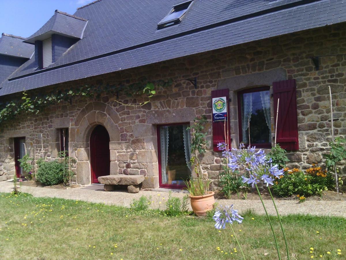 La Roche Bed and Breakfast Saint-Etienne-en-Cogles Exteriör bild