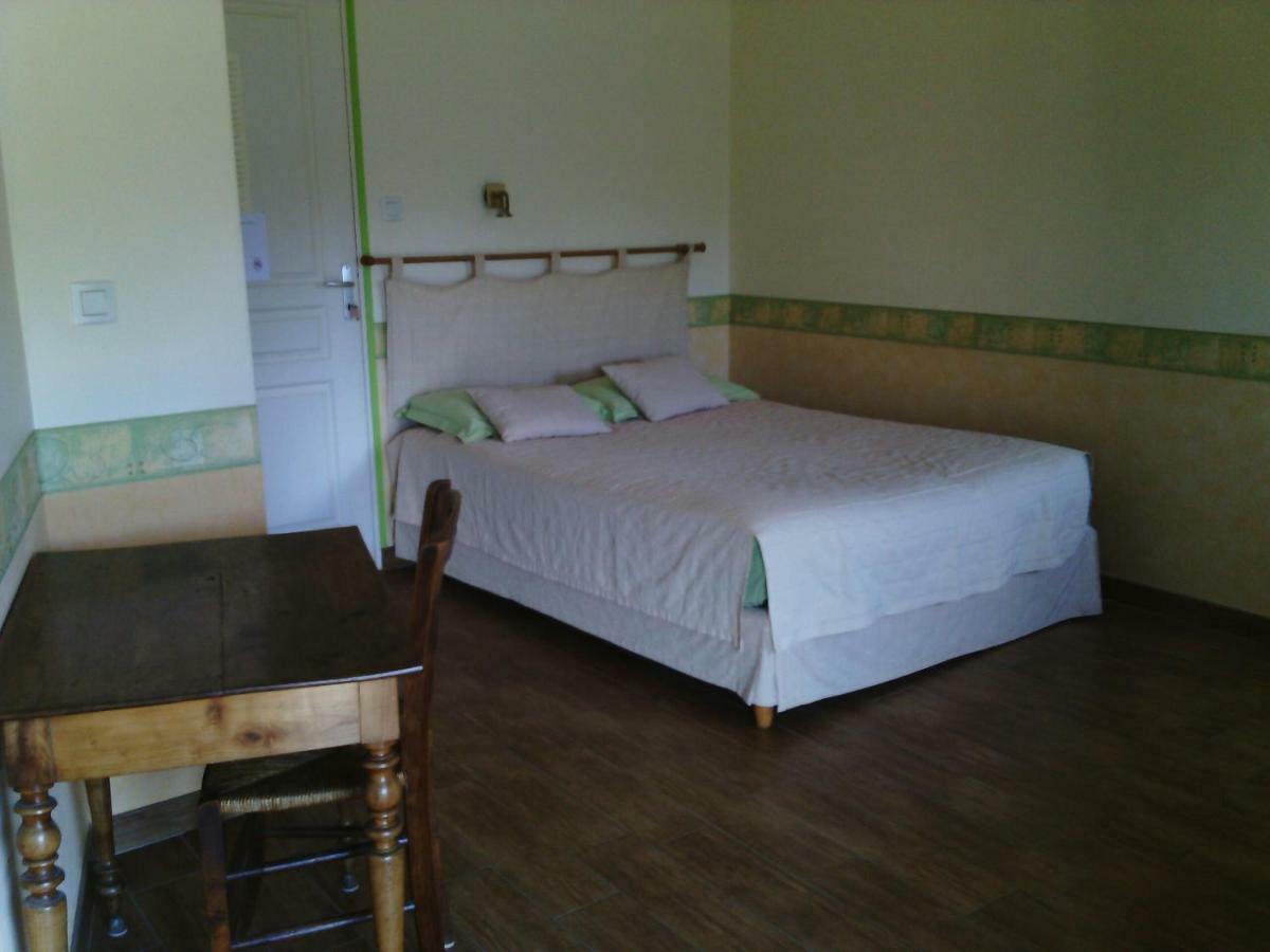 La Roche Bed and Breakfast Saint-Etienne-en-Cogles Exteriör bild