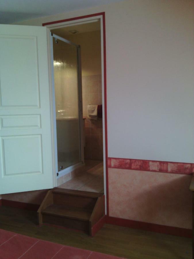 La Roche Bed and Breakfast Saint-Etienne-en-Cogles Exteriör bild