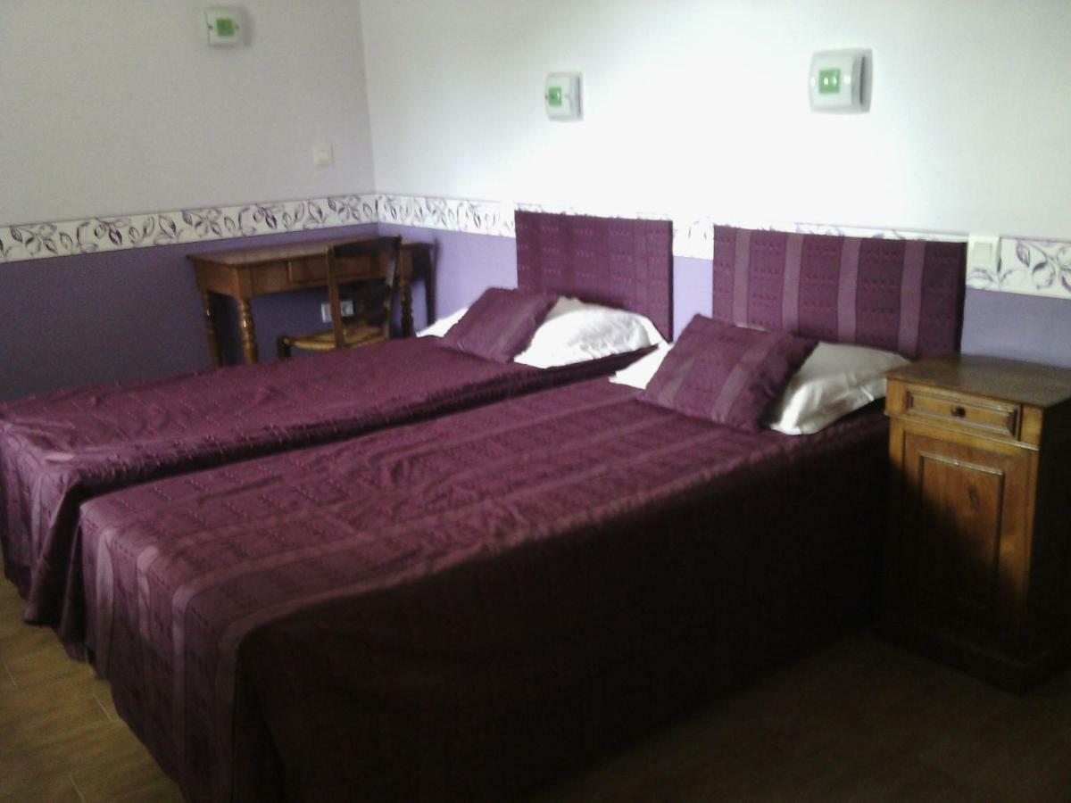 La Roche Bed and Breakfast Saint-Etienne-en-Cogles Exteriör bild