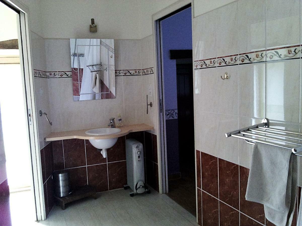 La Roche Bed and Breakfast Saint-Etienne-en-Cogles Exteriör bild