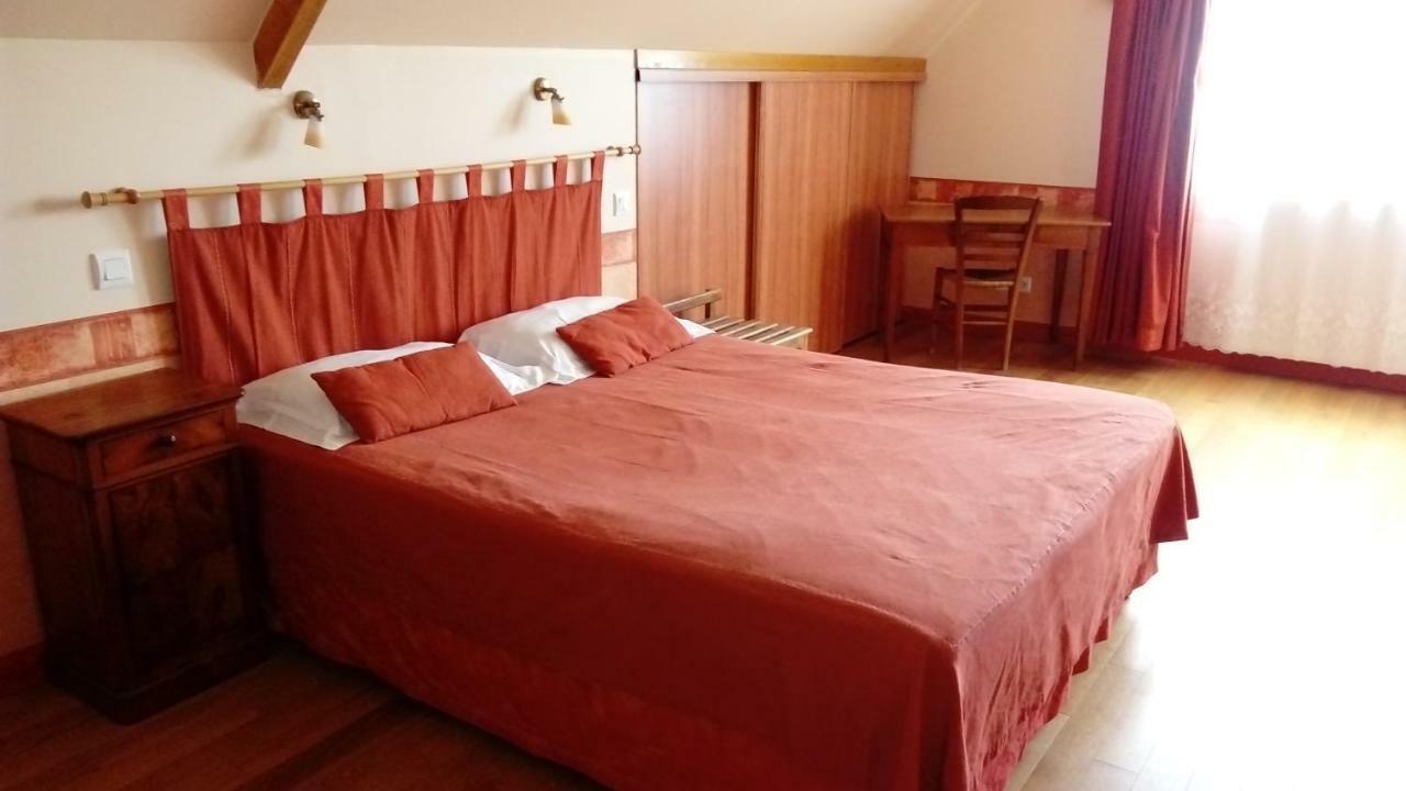 La Roche Bed and Breakfast Saint-Etienne-en-Cogles Exteriör bild