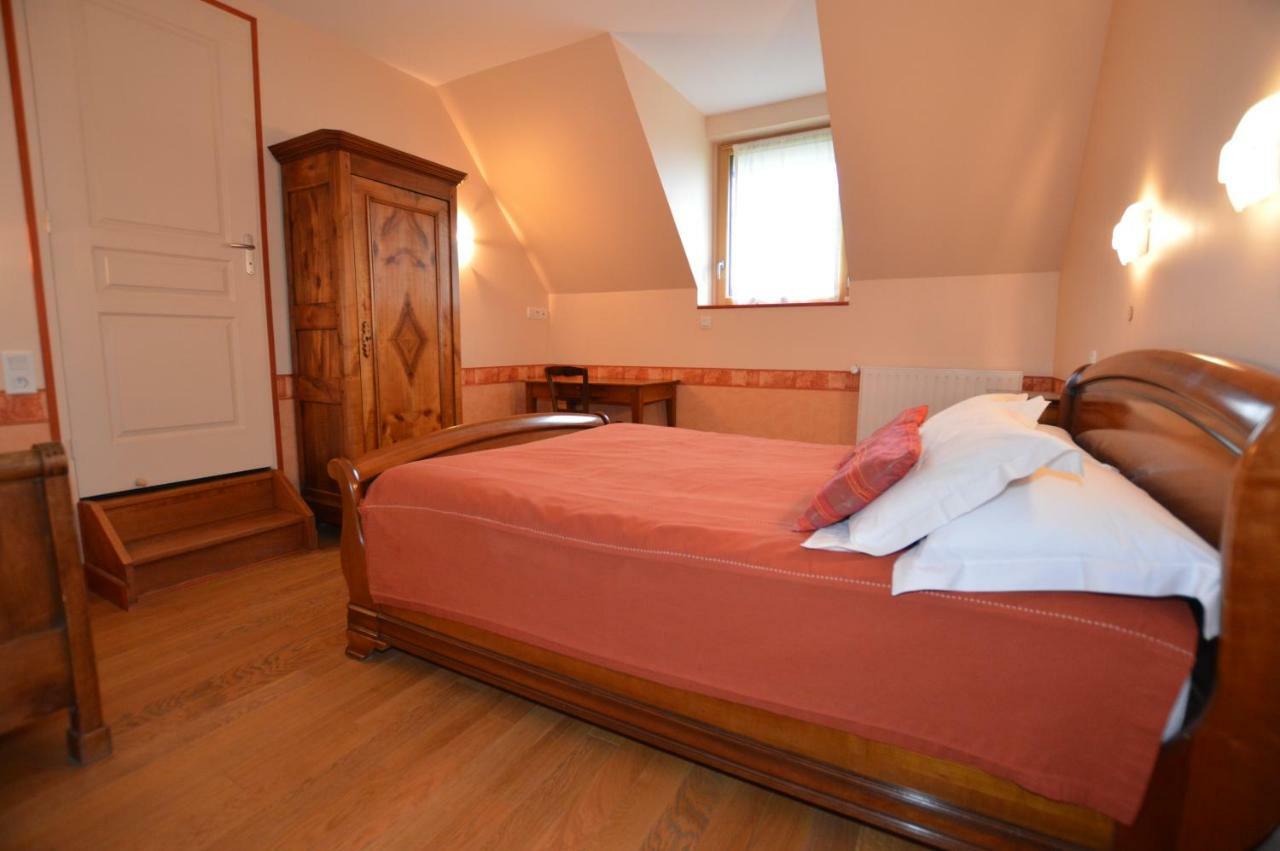 La Roche Bed and Breakfast Saint-Etienne-en-Cogles Exteriör bild