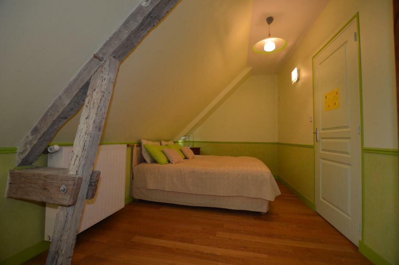 La Roche Bed and Breakfast Saint-Etienne-en-Cogles Exteriör bild