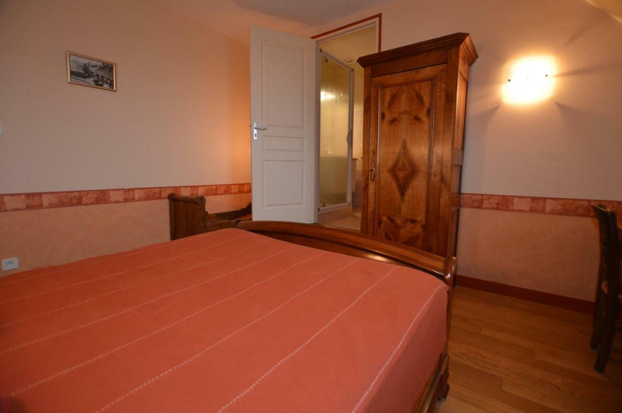 La Roche Bed and Breakfast Saint-Etienne-en-Cogles Exteriör bild